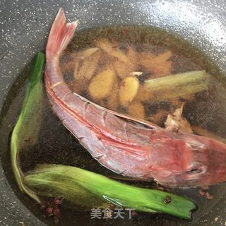 酸萝卜炖红娘鱼的做法步骤：13