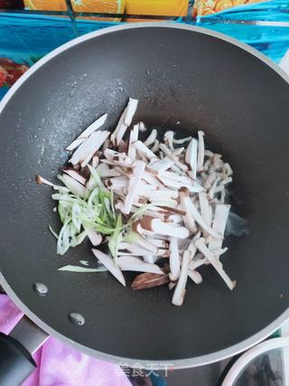 香菇肉丝炒面的做法步骤:6