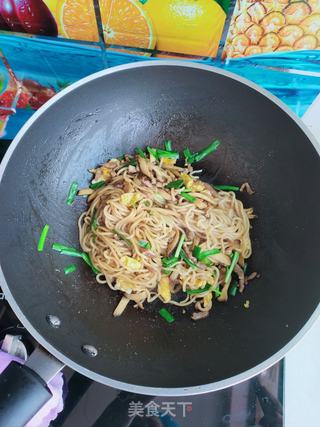 香菇肉丝炒面的做法步骤:14