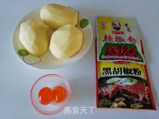 咔吱咔吱咸蛋黄薯片的做法步骤:2
