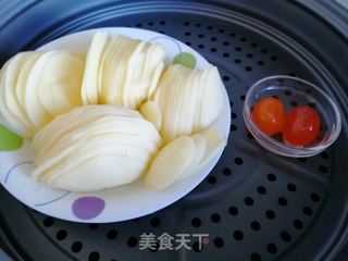 咔吱咔吱咸蛋黄薯片的做法步骤:3