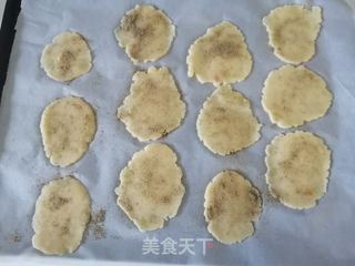 咔吱咔吱咸蛋黄薯片的做法步骤:11