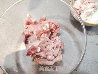 冬季暖胃汤面-青椒肉丝面的做法步骤:3