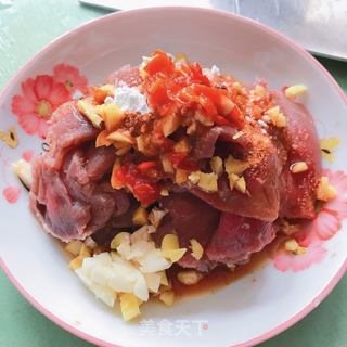 牛肉炖萝卜的做法步骤:2