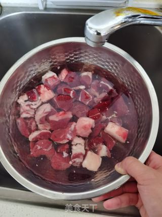 土豆炖牛腩的做法步骤:2