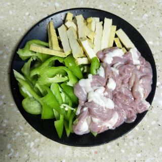 粉肠豆干煲的做法步骤:2