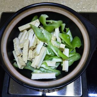 粉肠豆干煲的做法步骤:7