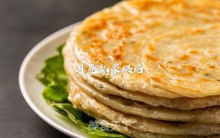 不用烫面也能做出柔软多层的葱油饼的做法步骤：8