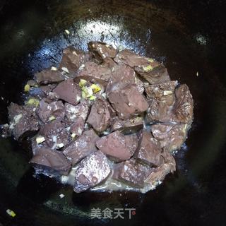 猪血炖茴香菜的做法步骤：6