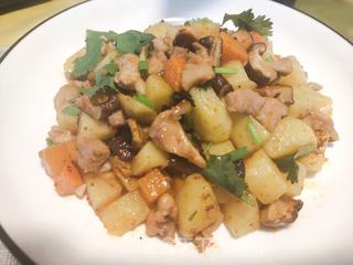 家常炒菜-辣炒土豆鸡丁的做法步骤:10