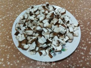 香菇虾仁南瓜面的做法步骤:2