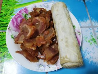 牛筋烧霉千张的做法步骤：1