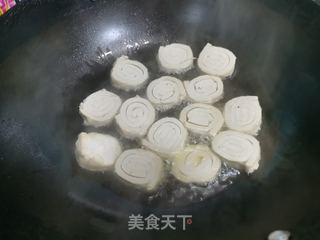 牛筋烧霉千张的做法步骤：3