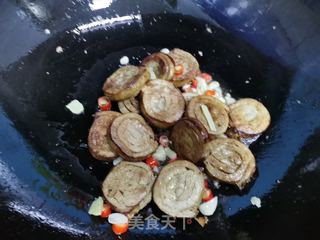 牛筋烧霉千张的做法步骤：6