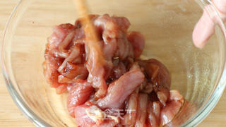 麻辣鲜香的农家小炒肉,鲜辣开胃,肥而不腻~的做法步骤:2
