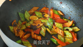 麻辣鲜香的农家小炒肉,鲜辣开胃,肥而不腻~的做法步骤:6