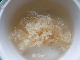 冰糖炖银耳的做法步骤：2