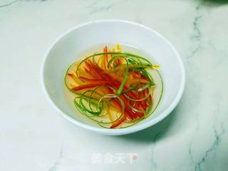 清蒸鲈鱼的做法步骤:7