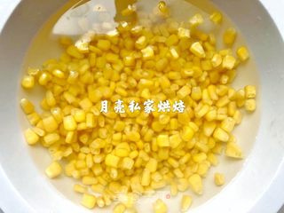 十分钟搞定简单快手的玉米粒炒虾仁的做法步骤：1