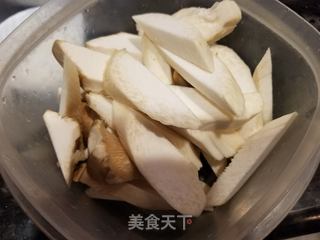 鲜鱿北极贝炒木耳的做法步骤:6