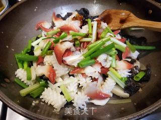 鲜鱿北极贝炒木耳的做法步骤:11