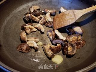 冬菇腐竹焖海参的做法步骤:7