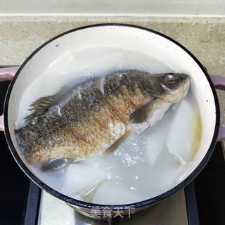 鲫鱼萝卜汤的做法步骤:10