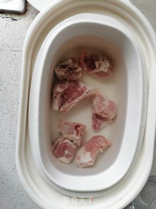 萝卜排骨汤的做法步骤：2