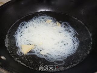 凉拌米线的做法步骤:3