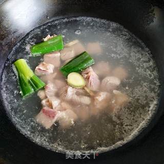 西红柿炖牛肉的做法步骤:2