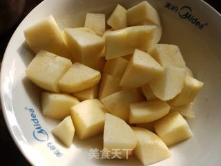 苹果小米粥的做法步骤:2