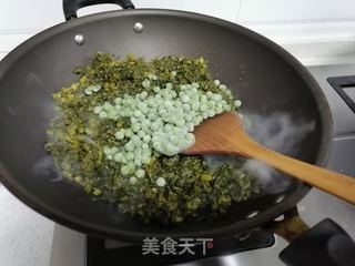 豌豆炒雪里蕻的做法步骤：3