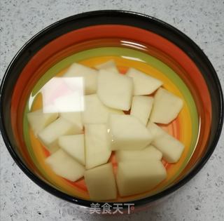 土豆烧鸡腿的做法步骤:4