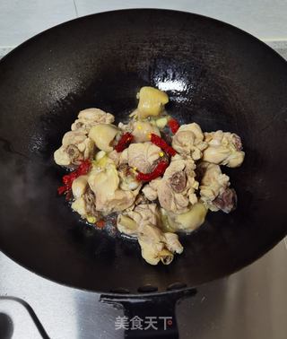 土豆烧鸡腿的做法步骤:9