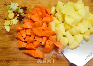 土豆胡萝卜炖牛腩的做法步骤:2