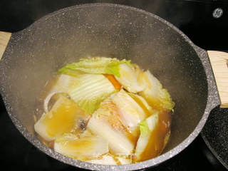 海鲜白菜煲的做法步骤：6