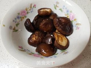 香菇炒青菜的做法步骤：3