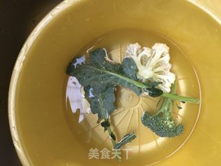 “花样米饭”鸽肉花菜糙米饭团的做法步骤：1