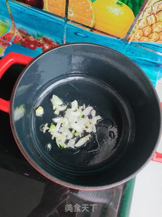 大虾、菠菜手擀面的做法步骤:8
