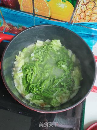 大虾、菠菜手擀面的做法步骤:13