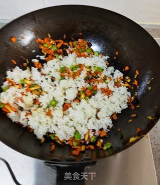 杂蔬炒米饭的做法步骤:7
