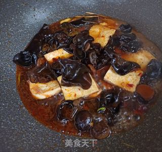 木耳香菇辣炖煎豆腐的做法步骤:7