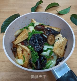 木耳香菇辣炖煎豆腐的做法步骤：10