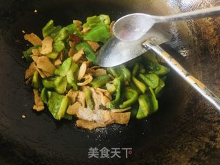 生炒菜椒肉片的做法步骤：7