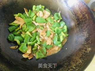 生炒菜椒肉片的做法步骤：8