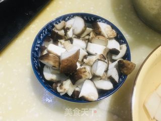 鸡肉香菇胡萝卜焖米饭的做法步骤：4