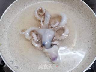 洋葱炒八爪的做法步骤:3
