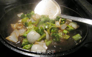 铁板红酒骰子牛肉的做法步骤:7