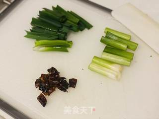 炝炒萝卜丝的做法步骤:3
