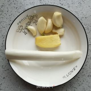 鱼香白菜的做法步骤:2